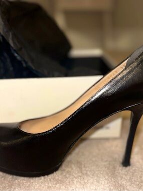 Yves Saint Laurent Black Patent Leather Stiletto Pump